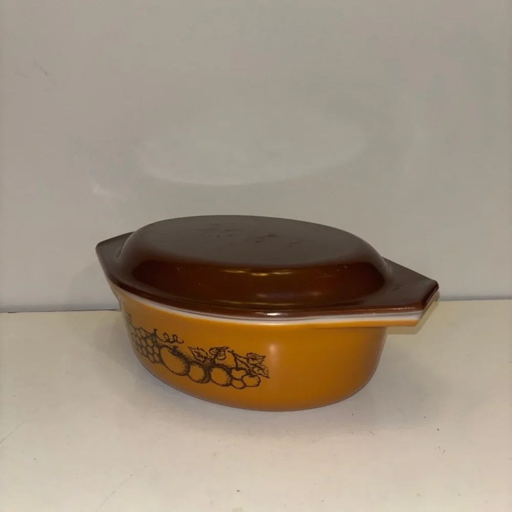 Vintage 1970's Pyrex 043 Old Orchard 1.5 Liter Oval Casserole Dish w Brown Lid